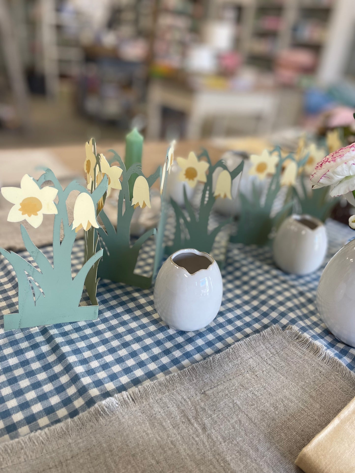 Daffodil Paper Table Garland