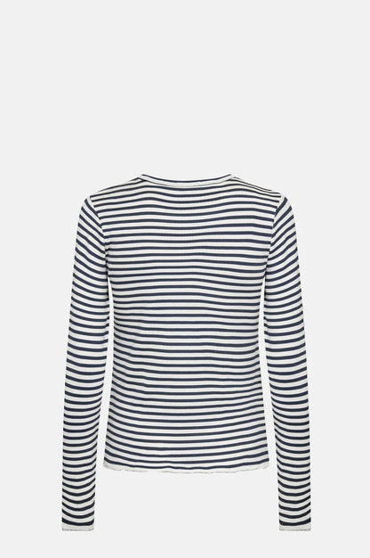 Levetē Room Ika Tee